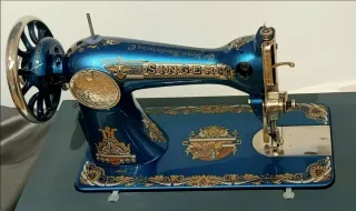 Máquina de coser Singer antigua restaurada