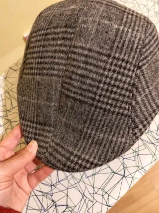 Gorra de chico gris a cuadros