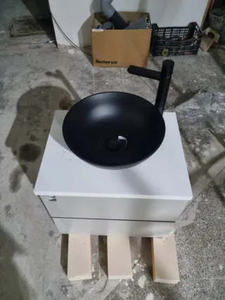 Mueble de baño negro y blanco