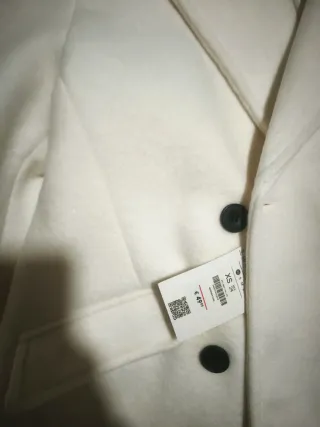 Abrigo Bershka blanco sin estrenar. Oversize