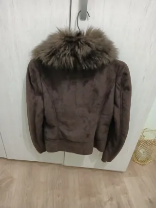 Cazadora de mujer con cuello de pelo