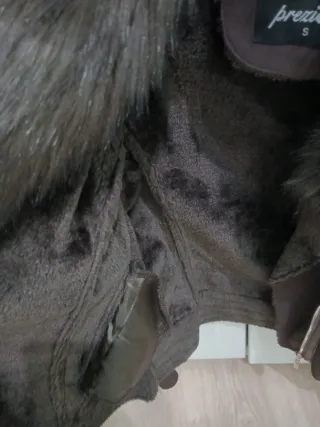 Cazadora de mujer con cuello de pelo