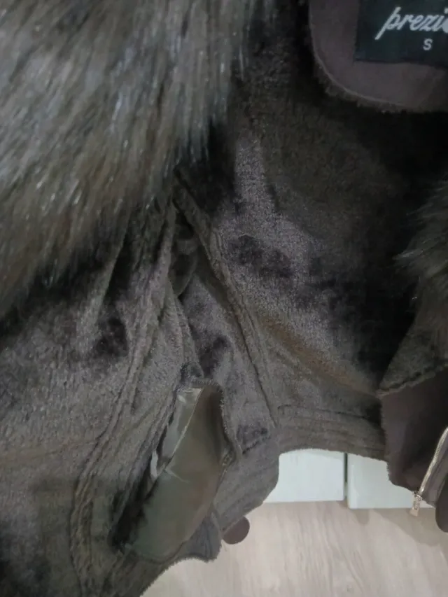 Cazadora de mujer con cuello de pelo