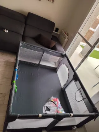 Parque infantil seguro para bebés