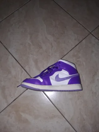 Jordan 1 Mid Donna Tg 38.5 Viola/Bianche