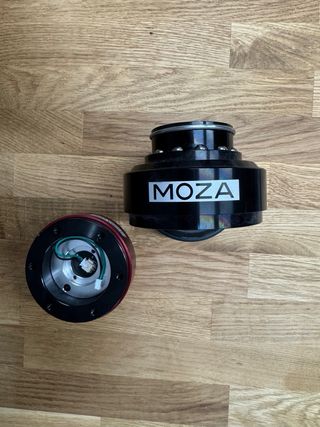 Adattatore QR per volanti Simagic e Moza