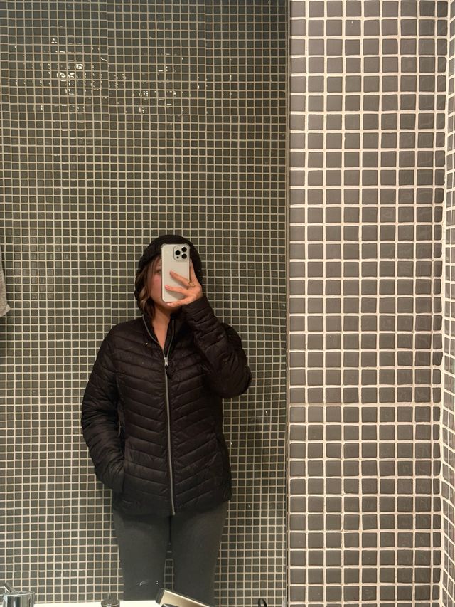 Chamarra impermeable negra