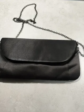 Bolso de raso negro