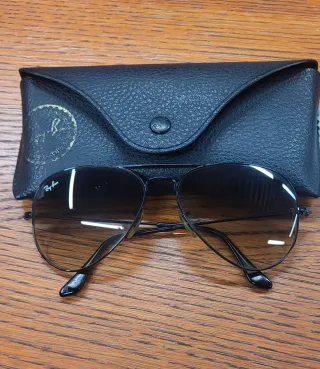 Occhiali da sole Ray-Ban Aviator neri