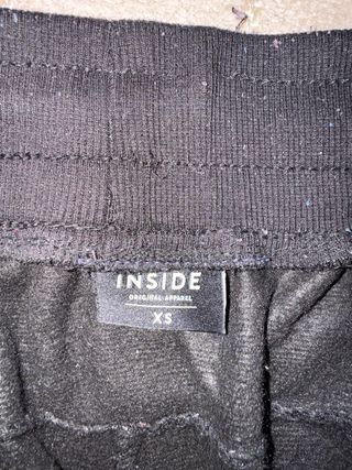 Pantalón chándal negro con detalles