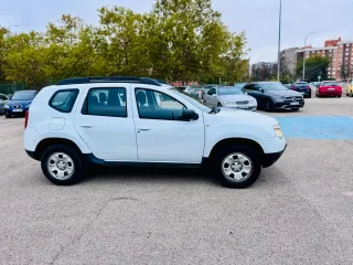 4X4 Dacia Duster 1.6i gasolina de 110cv . Vehículo
