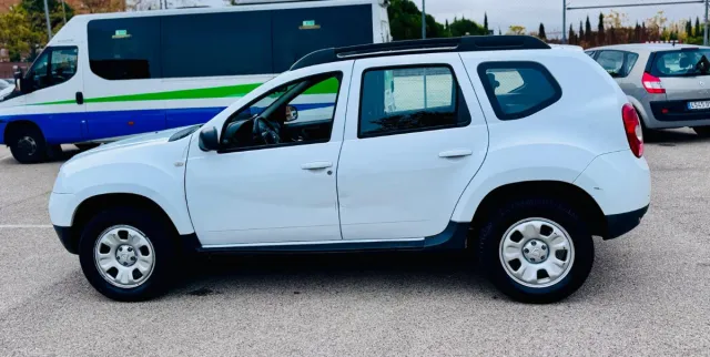 4X4 Dacia Duster 1.6i gasolina de 110cv . Vehículo