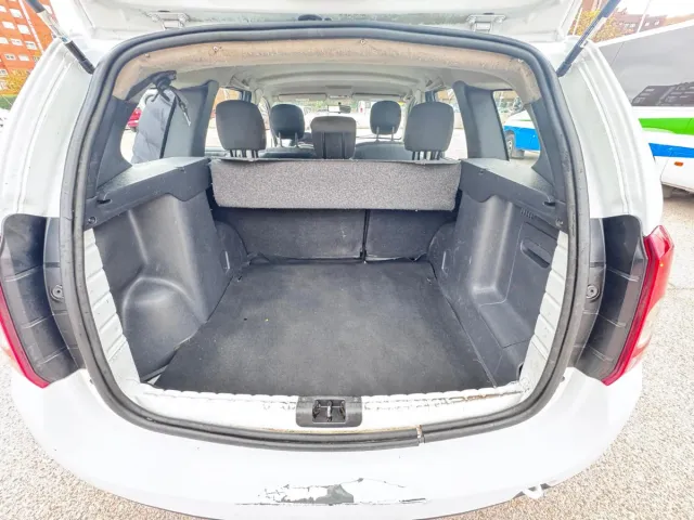 4X4 Dacia Duster 1.6i gasolina de 110cv . Vehículo