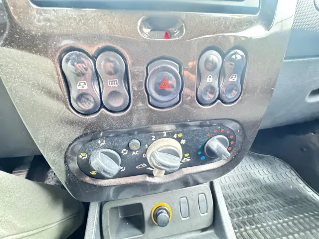 4X4 Dacia Duster 1.6i gasolina de 110cv . Vehículo