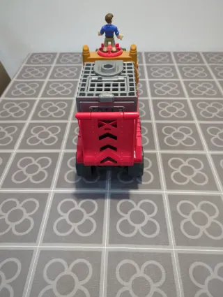 Camión Jurassic World con dinosaurio