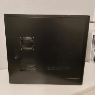 Caja Torre PC Gigabyte Negra