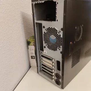 Caja Torre PC Gigabyte Negra