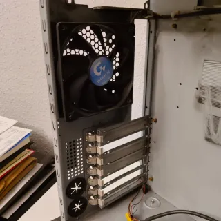 Caja Torre PC Gigabyte Negra