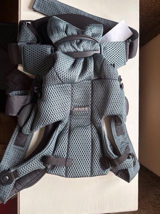 Mochila Portabebés BabyBjörn verde grisáceo