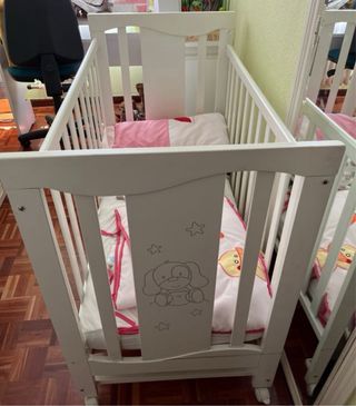 Cuna de madera para bebé