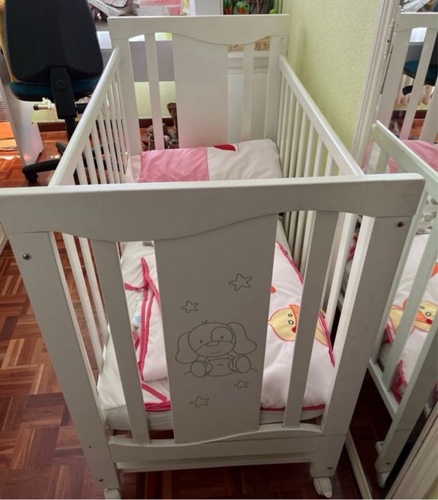 Cuna de madera para bebé