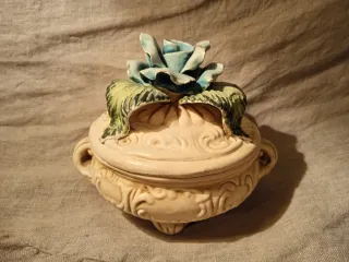 Cajita de porcelana vintage estilo Capodimonte