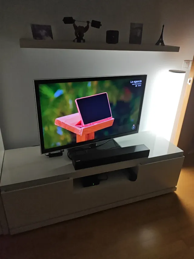 TV Samsung 40' LED y Barra Sonido Samsung