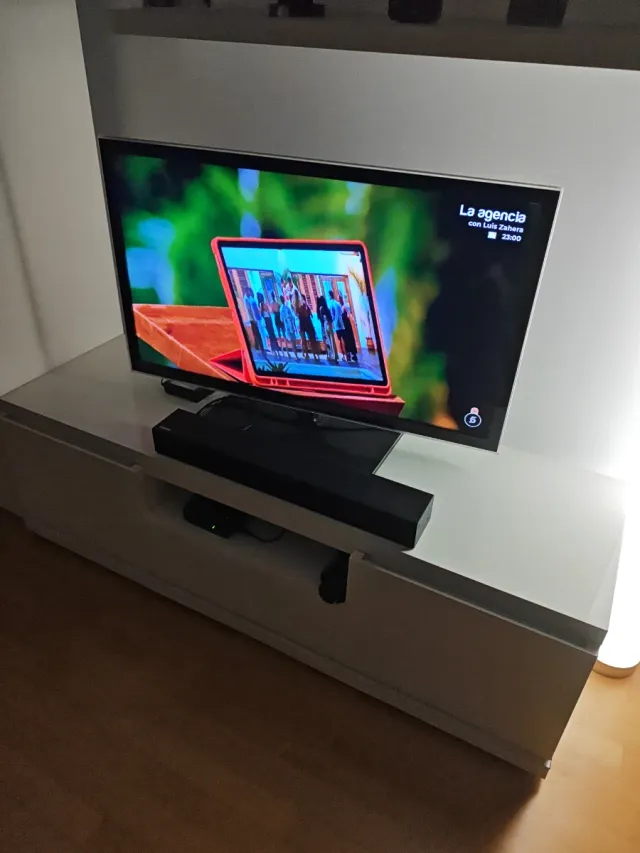 TV Samsung 40' LED y Barra Sonido Samsung