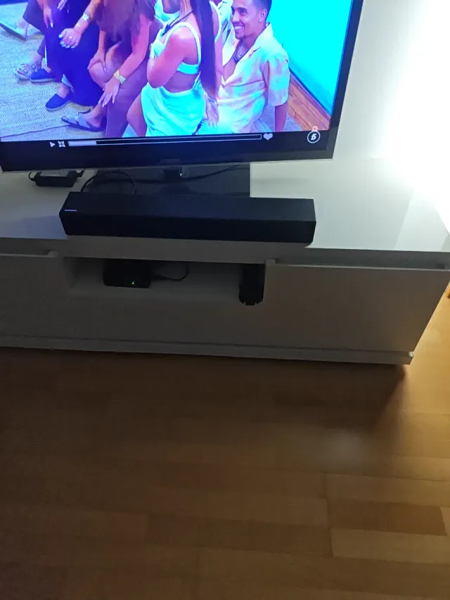 TV Samsung 40' LED y Barra Sonido Samsung