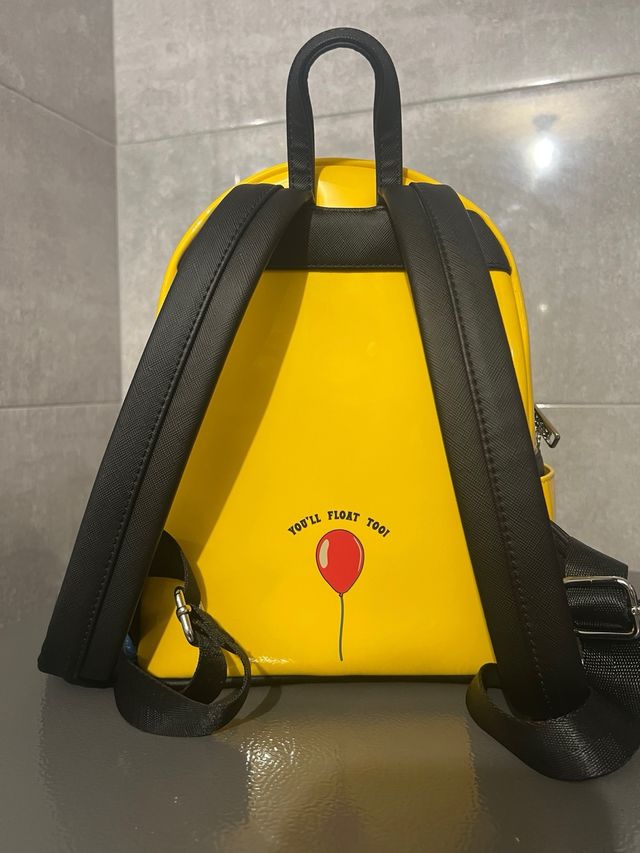 Mochila Loungefly IT Pennywise Amarilla