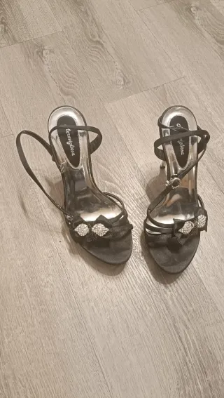 Sandali neri con tacco e strass