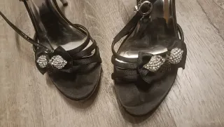 Sandali neri con tacco e strass