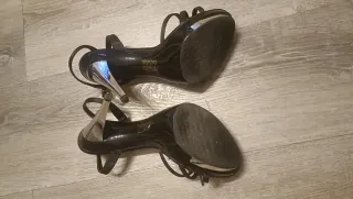 Sandali neri con tacco e strass