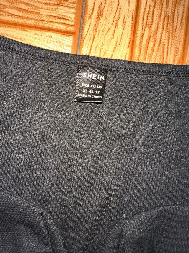 Camiseta SHEIN manga larga escote corazón