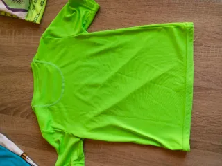 Camiseta de manga corta con protección solar UPF 5