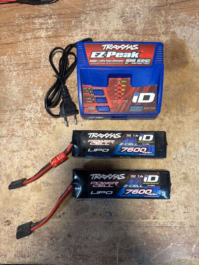 Cargador Traxxas EZ-Peak Plus y 2 Baterías Lipo