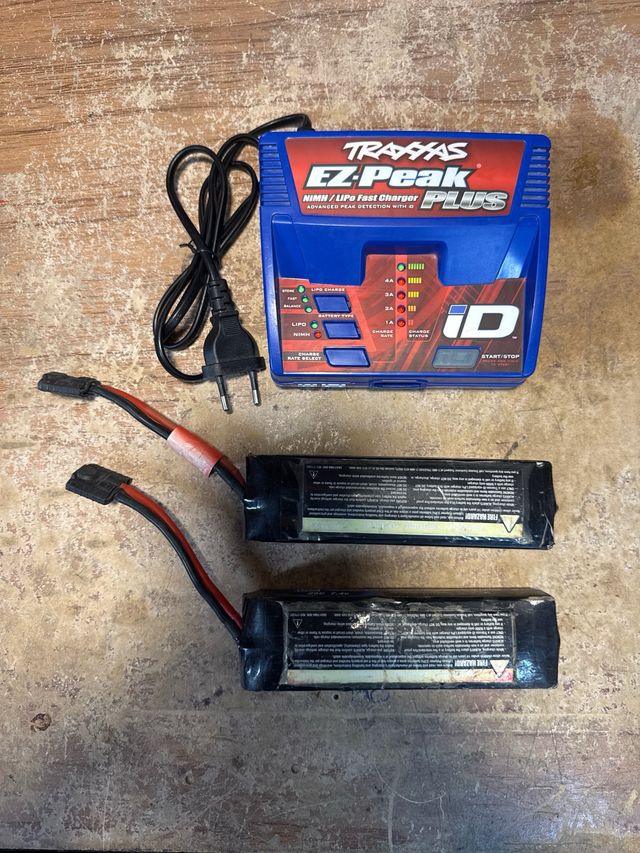Cargador Traxxas EZ-Peak Plus y 2 Baterías Lipo
