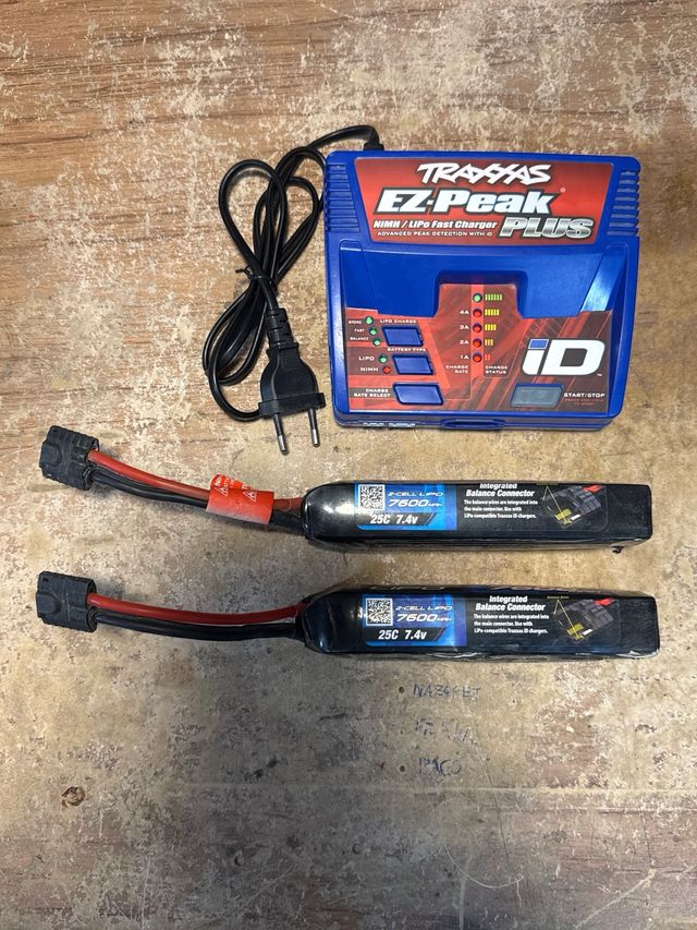 Cargador Traxxas EZ-Peak Plus y 2 Baterías Lipo