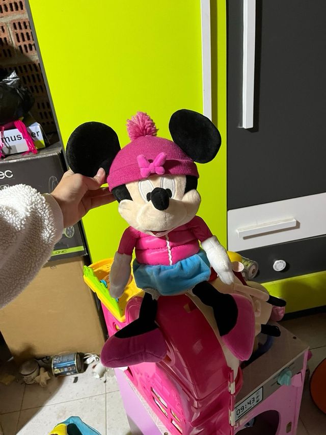 Mini peluche con abbigliamento e cappello