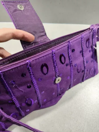 Bolso de tela morado con lentejuelas