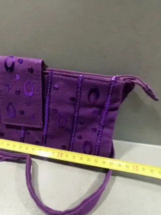 Bolso de tela morado con lentejuelas