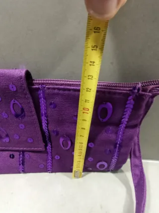 Bolso de tela morado con lentejuelas