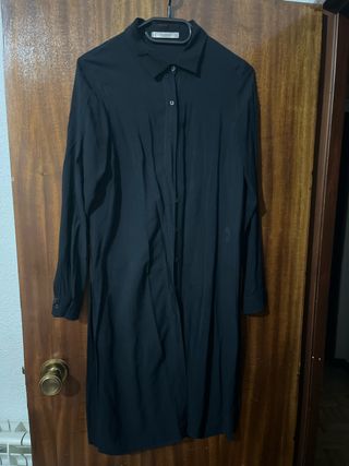 Camisa larga negra con aberturas