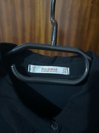 Camisa larga negra con aberturas