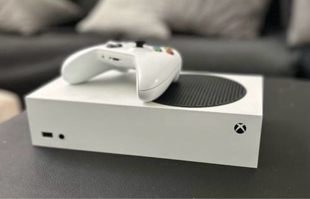Xbox Series S Blanca con Mando y Juegos