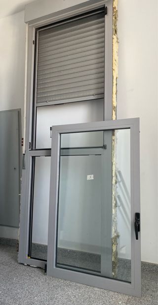 Ventana de aluminio RAL 9006