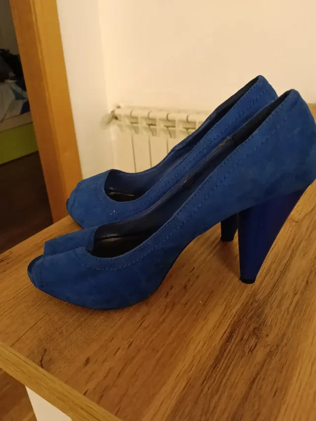 Zapatos de tacón azul peep toe