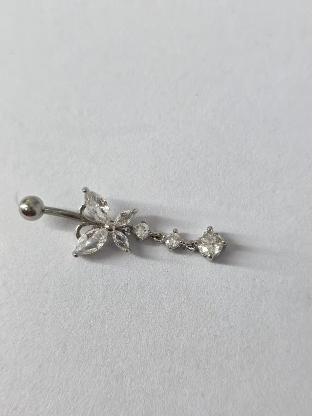 Piercing mariposa con circonitas