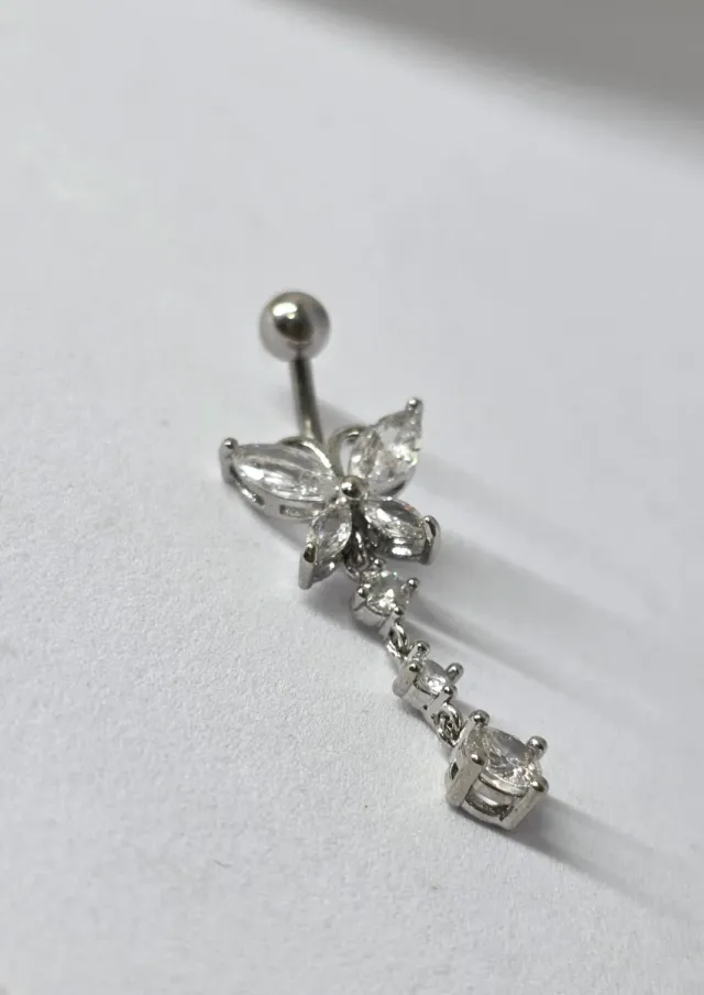 Piercing mariposa con circonitas