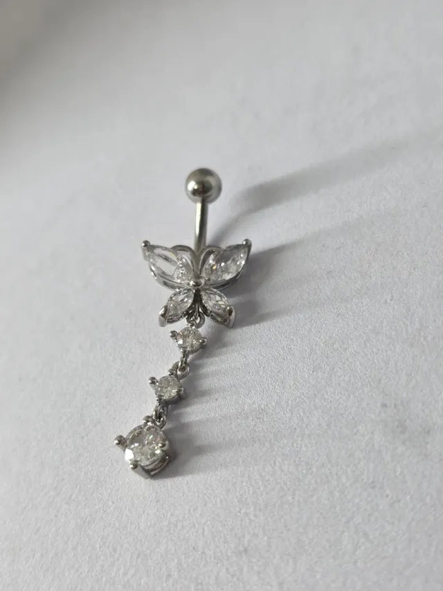 Piercing mariposa con circonitas